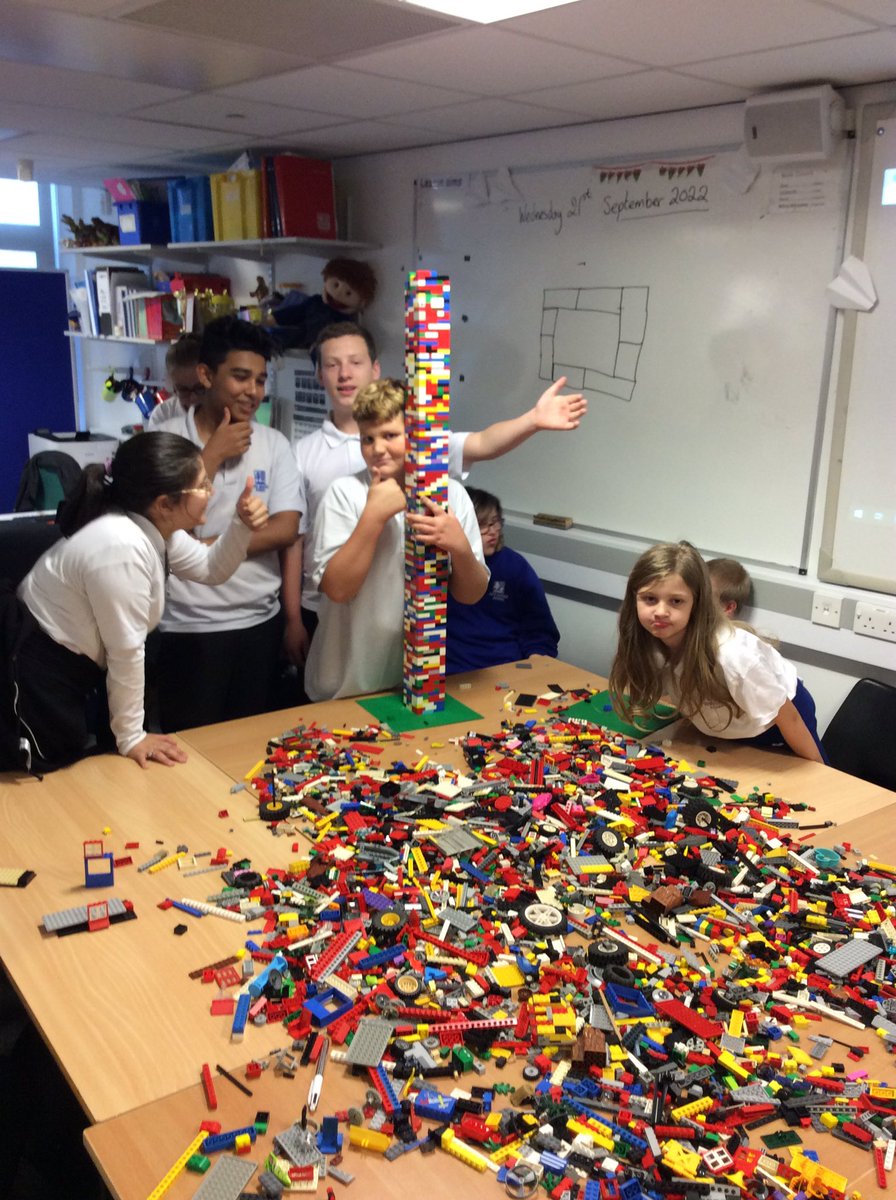 a2lcefnhengoed's tweet photo. During last lesson today, we have been practicing our team building skills. I do believe we have built the largest tower in the world! It only took 45 minutes and a can do attitude. #CHCS #A2LCHCS #LEGO #LEGOTOWER #creativity https://t.co/iVrd9VHfow