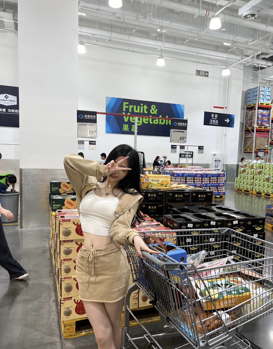 im91219713's tweet photo. Come to the supermarket to buy something. https://t.co/xqvltCM2VF