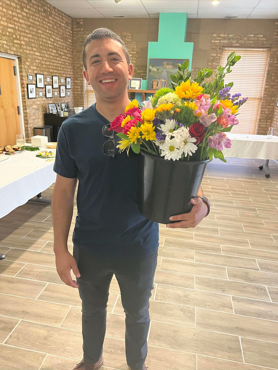 We love to brag on our #EssentialVolunteers every chance we get.  Thanks for your support to serve our communities meals with dignity while reducing food waste. 3,800,00 Pounds of Foods Rescued, 1,265,00 Meals Served 105,000 Pantry Bags Shared: Volunteer: buff.ly/3R1czsj