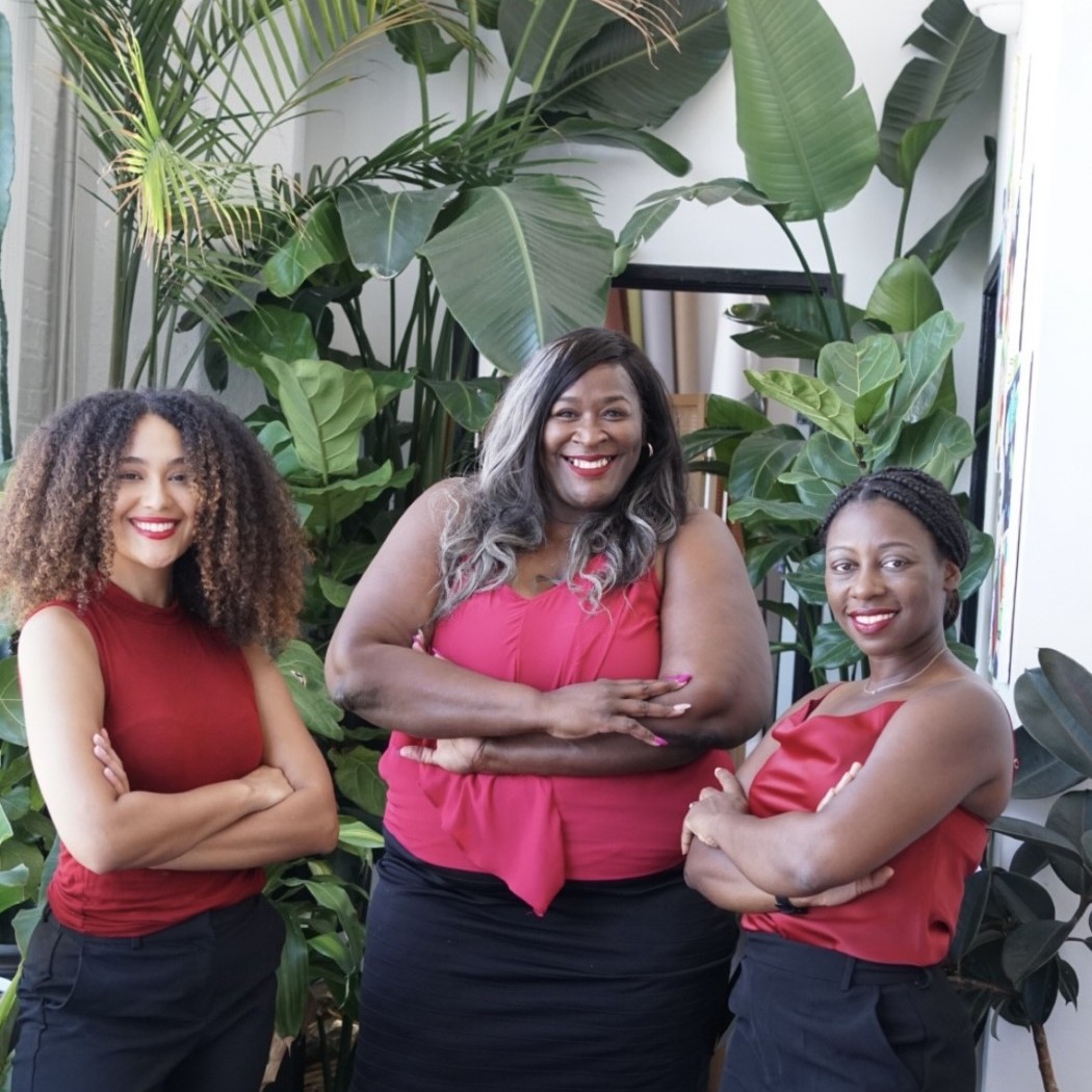 RobinsonCollege's tweet photo. Panther paws up for the READI Consulting, LLC team of Founder and CEO Elissa Russell, Robinson College of Business graduate Jiana Zapata, and @gsucehd grad Timesha Brooks on being 1 of 3 teams to win the @Verizon #ForwardForGood Challenge! https://t.co/YIGlNlmOai https://t.co/kztG5h0qfB