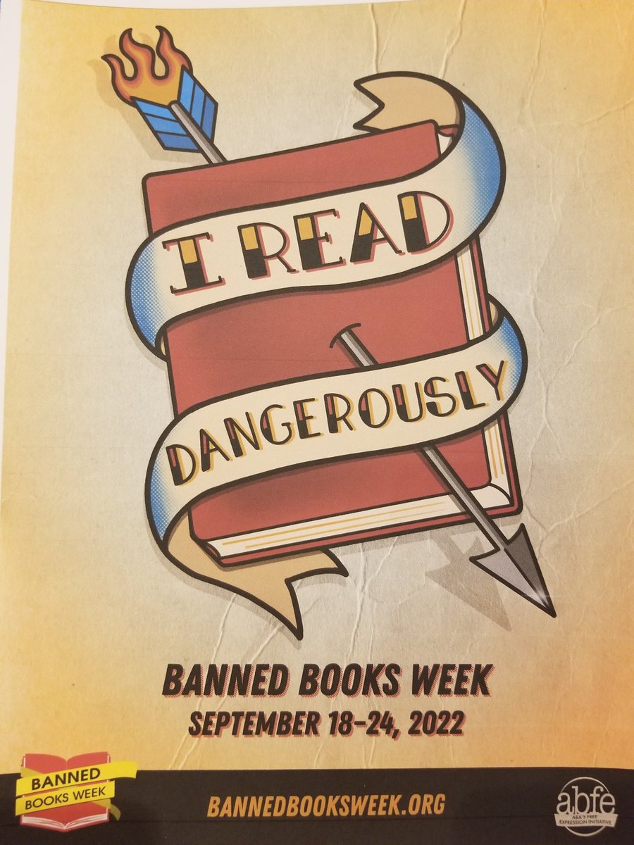 Books Inc. SFO tweet media