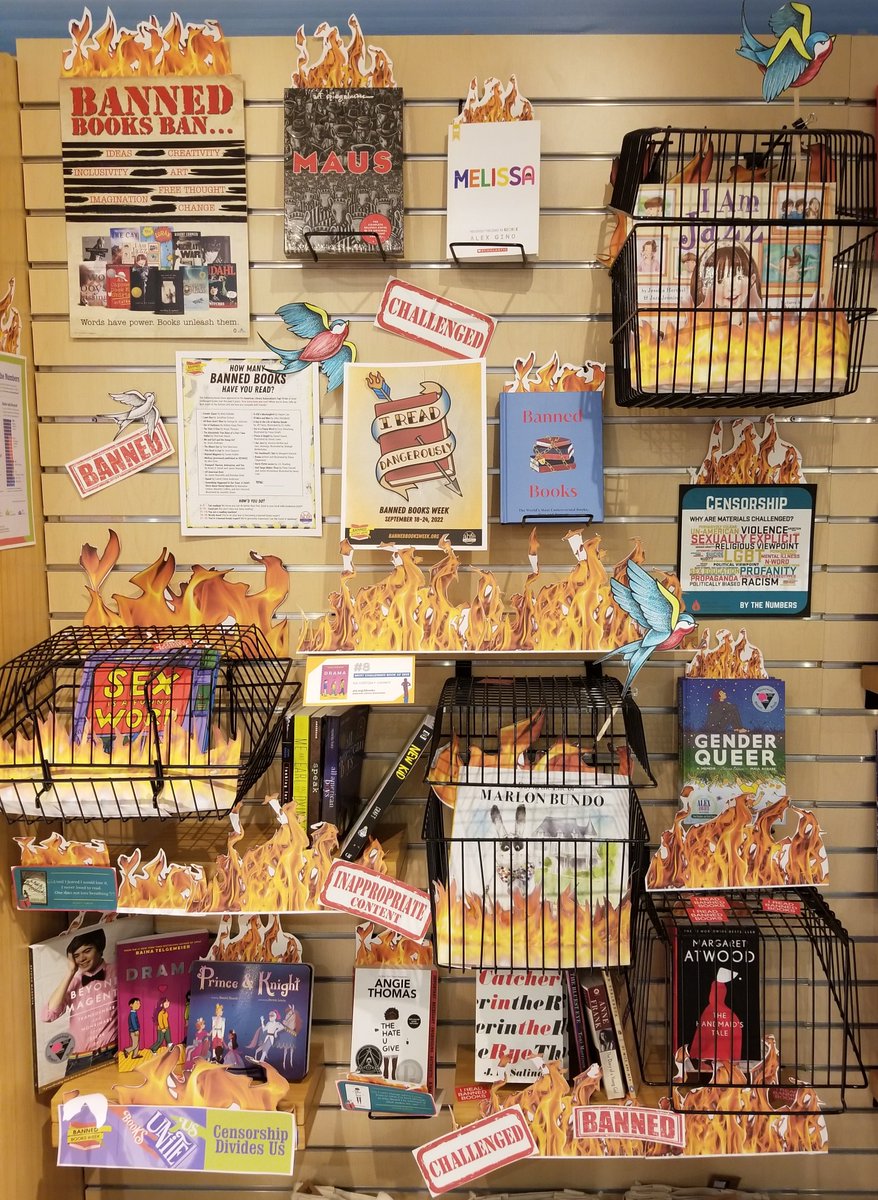 Books Inc. SFO tweet media