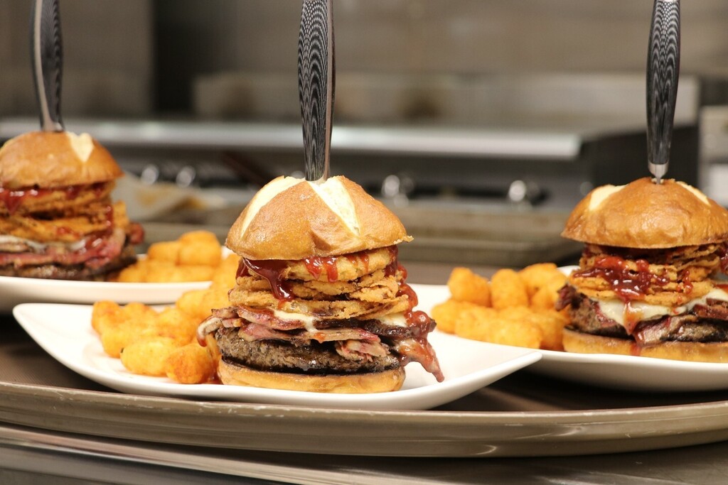 We're celebrating #NewYorkDay with 2022's Best NY Burger - The Holy Smokers Burger from Ale n Angus Pub!⁠
⁠
⁠
#beef #beeftogether #nybeef instagr.am/p/Cix9LjgP0jR/