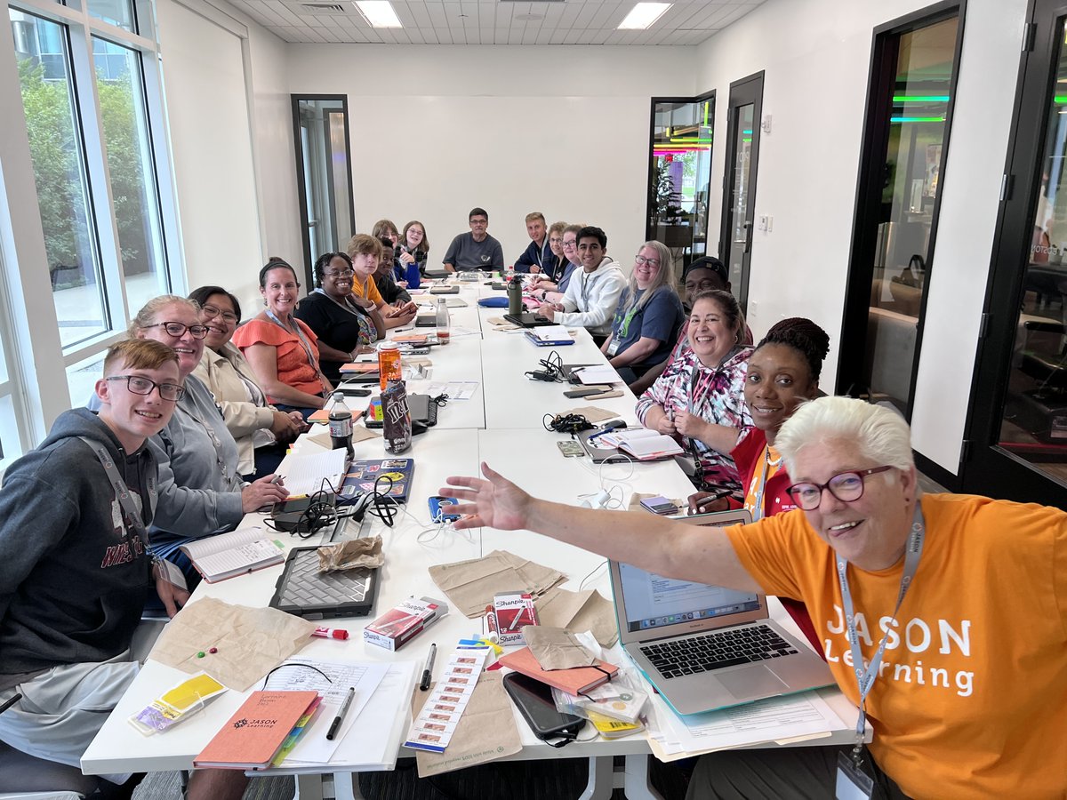 The Argos arrived in Boston yesterday! After a long day of traveling and settling in, these superstars completed their first elevator pitch to MIT!