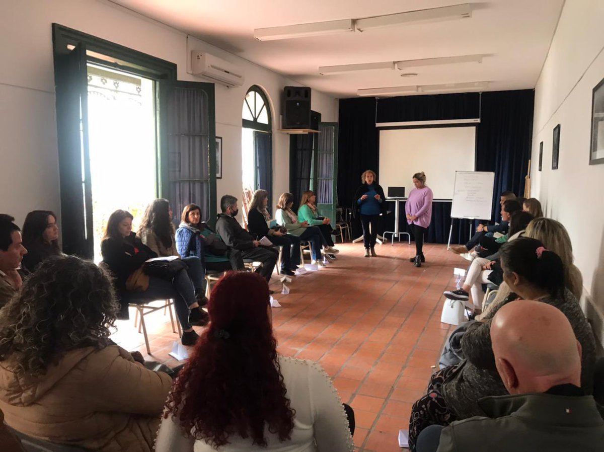 CyD_MSI's tweet photo. Capacitación en Atención al Ciudadano, 2 encuentro, a cargo del IPAP. Seguimos formando empleados que atienden público para asegurar el mejor servicio a los vecinos de @SanIsidroGob @gustavoposse https://t.co/WWWG1je8op