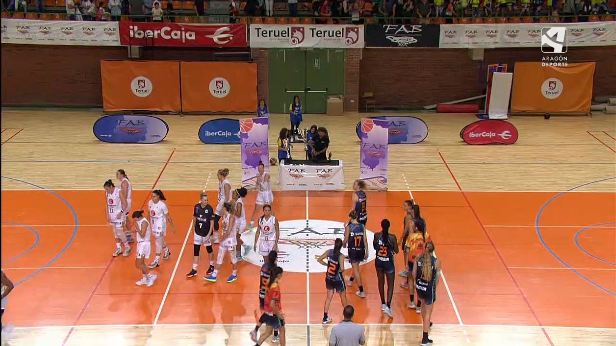 BaloncestoconV's tweet photo. 56-66, final con victoria ante Zaragoza de un flojo Valencia Basket, que con muchas ausencias acabó pidiendo la hora en Teruel 📍

#LFEndesa https://t.co/5c00vdjyL7