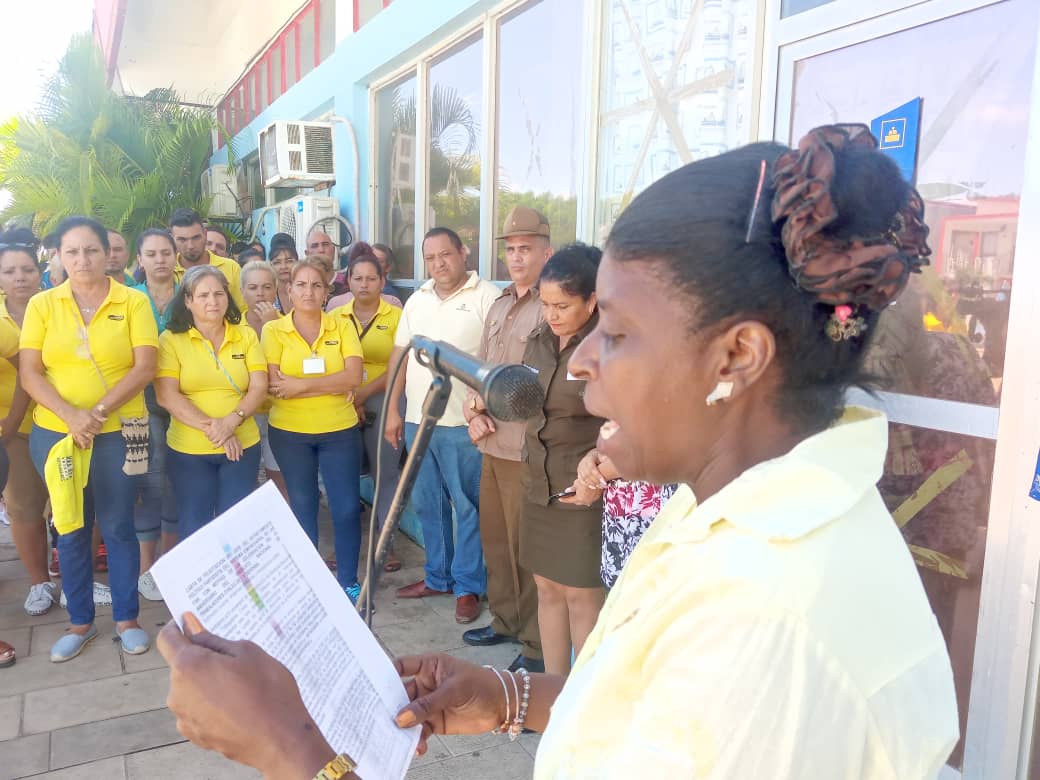 islavisionicrt's tweet photo. 🙋🏿‍♂️🎂👏El colectivo laboral de la Corporación Cimex de #IslaDeLaJuventud celebró, junto a la máx. dirigente de la @CubaCentral en el territorio, Yusmary Olivera, el aniv.51 de la creación del Sindicato Nacional de Trabajadores Civiles de la Defensa.
#CubaVive
✍🏻y📸Linet Gordillo https://t.co/5h4pdh4L8E