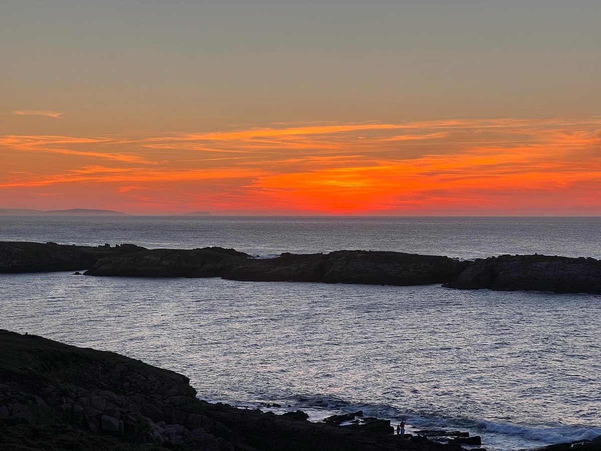 mfpardo's tweet photo. Se acaba el verano… pero matando… 🌞🌞🌞✨#endofsummee2022 #seacabaelverano #galiciamola #galifornia #caion #coruña https://t.co/xo8jiQzMMt