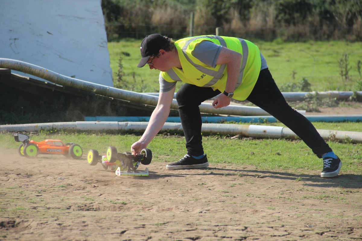 RcCork's tweet photo. Sunday gone saw the last round of the Summer Championship 2022. The guys were busy off and on the track. Staying on the race line was crucial with all the dust 📷 Jason O Connell #hardworkingmembers #rccars #corkrcracingclub #rcracing #rcnitrocar #offraodracing #offroadracing https://t.co/gnkkqFvoxA