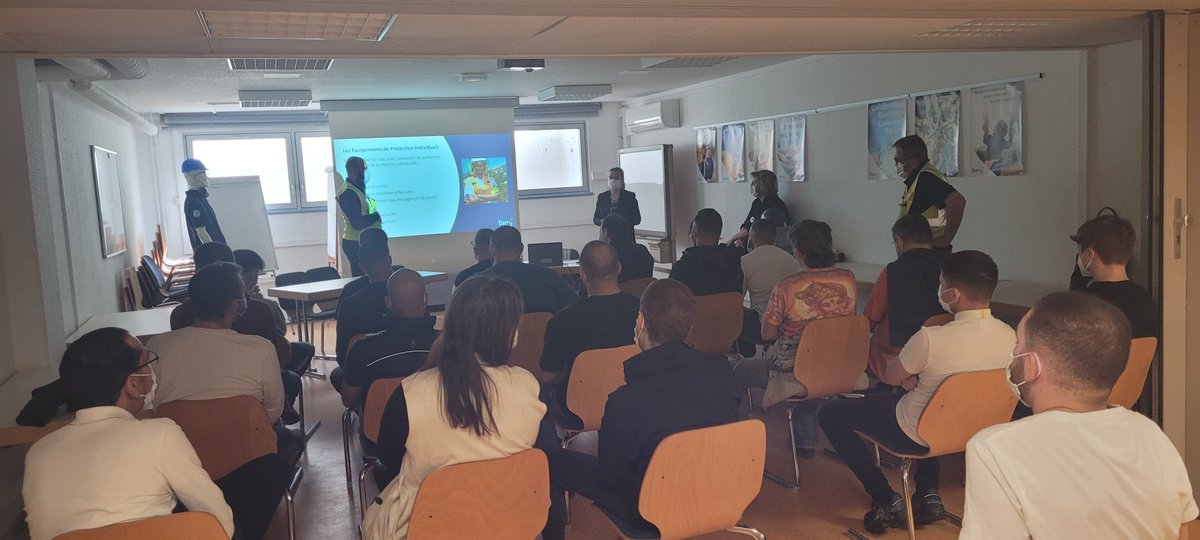 Un partenariat prometteur entre Fiberweb et Pole emploi 👍🏻
34 personnes accueillies sur le site de Biesheim 👏 ➡️ 
✅ Présentation de l’Entreprise et de la Méthode de Recrutement par Simulation.
✅ Visite des lieux.
28 candidats poursuivent l’aventure🥳 
#MRS @poleemploi_GE