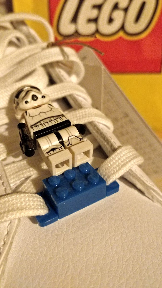 KashYope's tweet photo. Wtf !?! @adidasFR vous vendez des baskets @LEGO_Group avec des bricks non standards. On peut rien y accroché ! #brickgate #lego https://t.co/DyS7M1EdqB