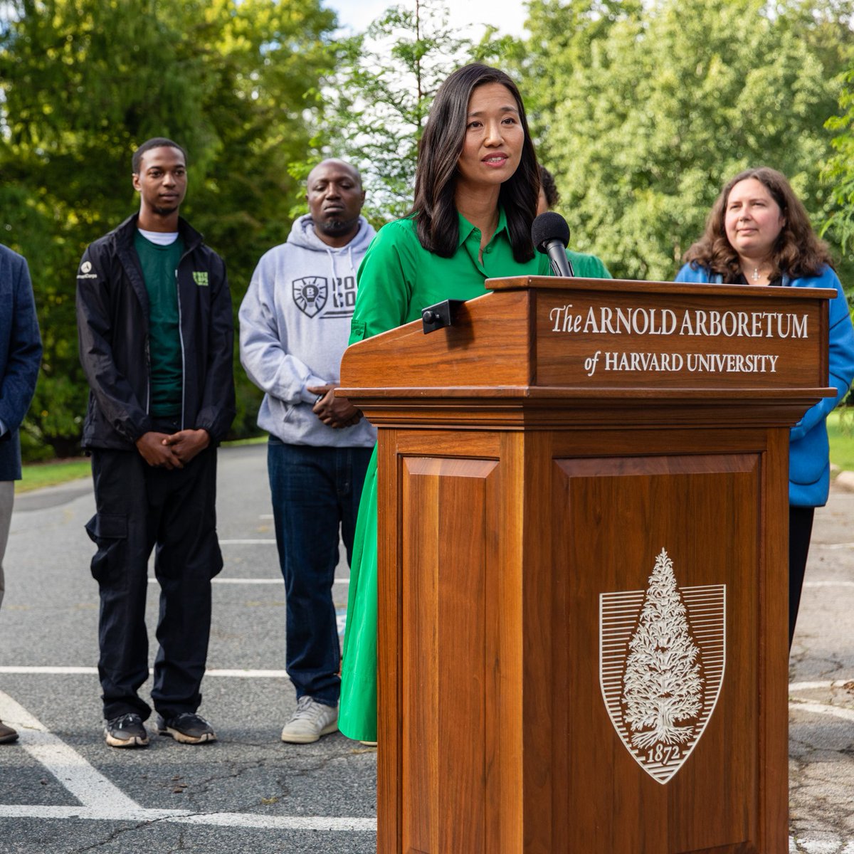 ArnoldArboretum's tweet photo. This morning at the Arboretum, @MayorWu announced Boston’s new Urban Forest Plan, a strategy to prioritize, preserve, and grow Boston's tree canopy. Director Ned Friedman presented the Mayor with 10 dawn redwoods—grown in our greenhouses—as a contribution to the effort. https://t.co/fe3mHxOJLu