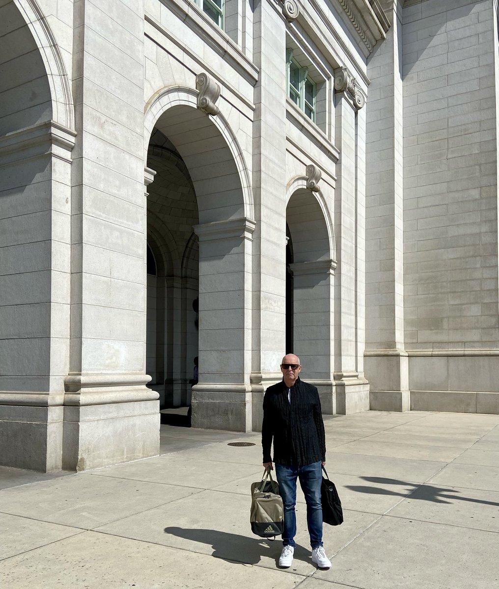 Arriving at Washington’s magnificent Union Station. Unity Tour show tonight in <a href="/MerriweatherPP/">Merriweather Post Pavilion</a>.

#PetText