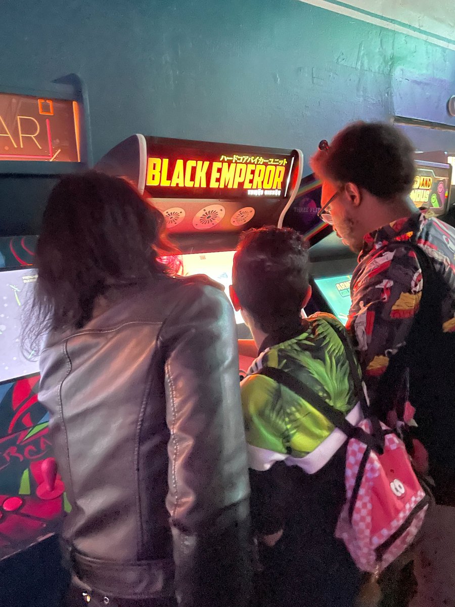 Some fun with Black Emperor during a chiptune concert last weekend at <a href="/wondervillenyc/">Wonderville 🕹</a>. 🏍️🎸

#blackemperor #indiearcade #indiegames