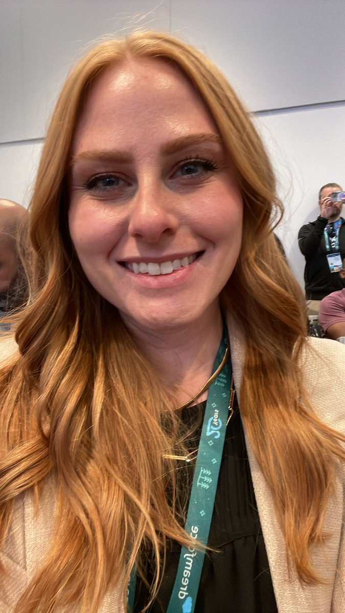 ISO anyone at <a href="/Dreamforce/">Dreamforce</a> who uses #accountengagement and is in the #nonprofit sector? I’d love to connect! #pardot #DF22 (here’s me 👋)