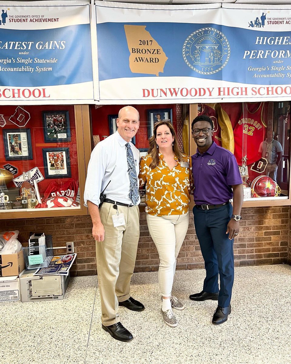 Thank you, Board member Anna Hill for inviting me to visit Dunwoody High School! I want to commend Principal Tom Bess and the entire staff for their dedication, tireless effort, and commitment to ensuring our scholars become successful in their future endeavors. @DeKalbSchools