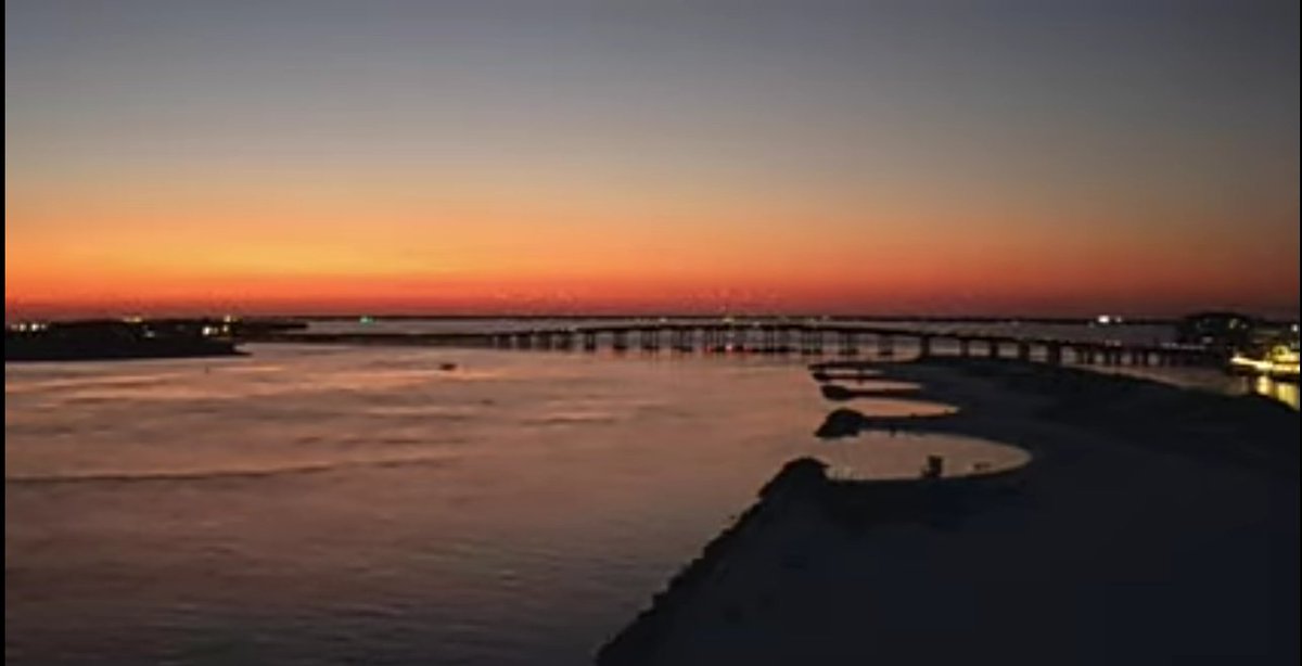 October6G's tweet photo. Evening/Nighttime #LiveCam shots I'd taken yesterday (20 September):
🌆🌃🌆
#WilliamsburgBridge in #NewYorkCity at night - #Destin Bridge, Florida - Sundown over #Houston, TX skyline - &amp; #KeyWest, FL.
🌆🌊🌃🌜🌆
#gamers #gaming #gamer #gaymer #gaymers #Queergeek #LGBTQI #LGBTQ https://t.co/NHqJdkndUu