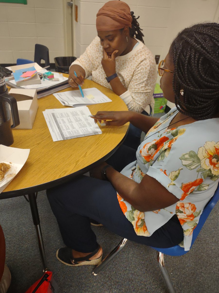 KYTOY15's tweet photo. Teachers working through the KAS Opinion Rubric and calibrating scoring student work. Next step ARE tool  - co creating student friendly rubric. @mainmarcia @JCPSAsstSuptAIS @JCPSKY @JCPSAsstSuptAIS @szbarber @UrbanReadyEd https://t.co/DRGVNgutTv
