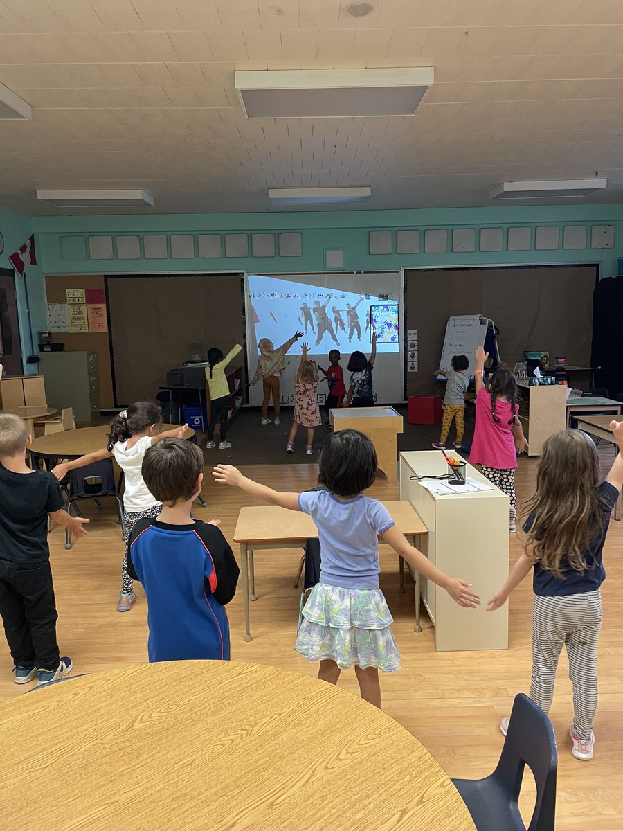 MsBast1's tweet photo. Rainy days call for extra body breaks! Today in kindie we moved our bodies before we learned our new song for music class 🎶 https://t.co/1Sg51SLUy7