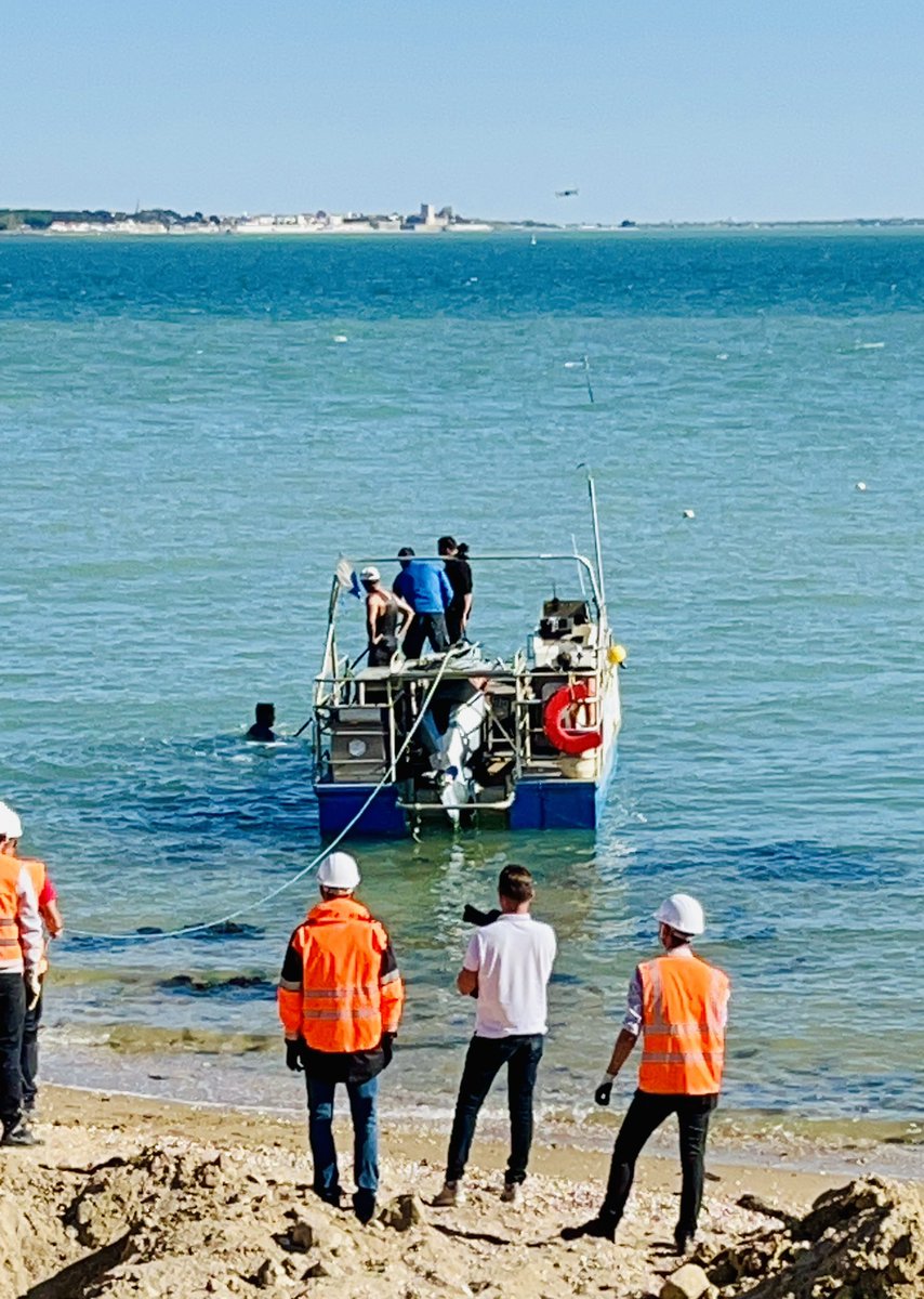 olivierdefosse's tweet photo. Un immense MERCI aux équipes @OrangeNvAquit et @OrangeMarine_ mobilisées pour ce projet hors du commun de raccordement de l’île d’Aix à la fibre optique, 3 ans de travail et très bientôt une connectivité à #trèshautdébit pour les habitants de ce lieu d’exception #UISO #Fierté https://t.co/j3I1cL1qRs