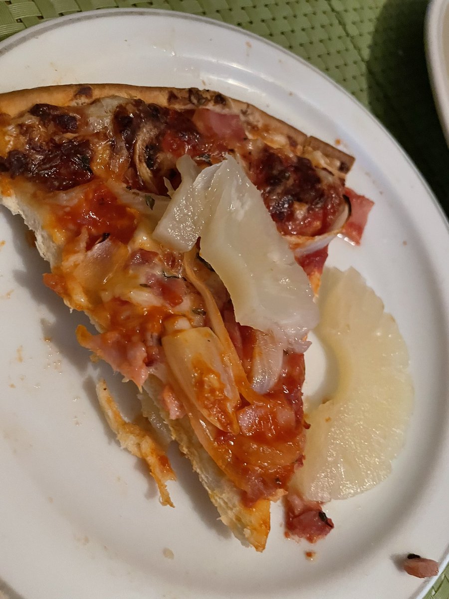 spomaress's tweet photo. Respectaré ses critiques, pero jo no puc menjar pizza a casa sense piña🤤😍 https://t.co/NDYMbaGUFp
