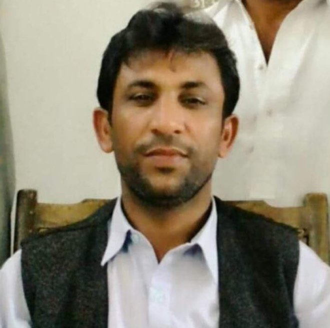 رپیک اومان یک بلوچ ٹیچرءُگُشندہءِ ھشت سال اِنت کہ بیگواہ اِنت اے ھشتیں سالءَ نہ تہناہ رپیک گار اِنت بلکن آھی کہولءَھشت سال اِنت کہ دردءُرنجانی آماچ انت
او ھشت سال اِنت بل نگور ھائی اسکولءِنو دربر ھم سانئس ٹیچرءَچہ زبہر انت
<a href="/HamidMirPAK/">Hamid Mir حامد میر</a> <a href="/sakhtarmengal/">Akhtar Mengal</a> 
#ReleaseRafiqOman