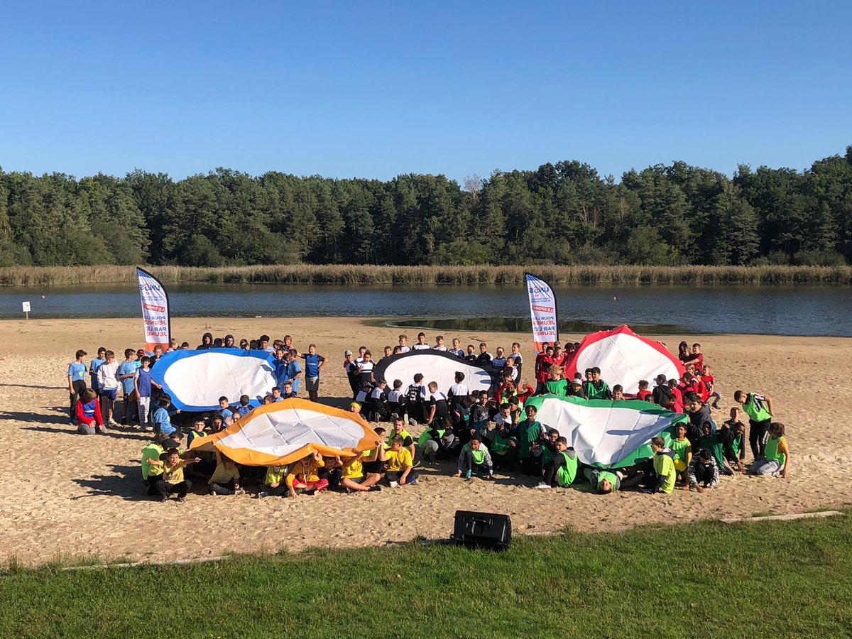 De belles organisations dans toute l'<a href="/ac_orleanstours/">Académie d'Orléans-Tours</a> !
Des sourires sur tous les visages révélateurs du plaisir de relancer cette année sportive à l'<a href="/unss/">UNSS_National</a> !
Avec la présence de notre Recteur Alain Ayong Le Kama, de Christian Mendivé IA-Dasen <a href="/dsden37/">DSDEN d'Indre-et-Loire - Académie d'Orléans-Tours</a> et des IA-IPR EPS <a href="/eps_ot/">EPS dans l'académie d'Orléans-Tours</a>