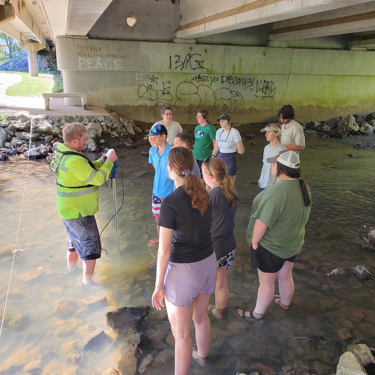 GeologyUtc's tweet image. Its that time again. Thanks to @USGS Hydrotech Boddy Brendlinger for a fun day learning about UDGS streamgage data!