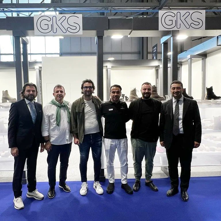 aysadorg's tweet photo. AYSAD Yönetim Kurulu Başkanı Sait Salıcı, Yönetim Kurulu Üyeleri ve Artkim Fuarcılık CEO'su Cengiz Yaman, LINEAPELLE Fuarı ve SIMAC TANNING TECH Fuarı’na katılan sektör temsilcilerini ziyaret ederek başarılar diledi.
#lineapellefair #simactanningtech #trend #leather #shoes https://t.co/ceJDAaOmdU