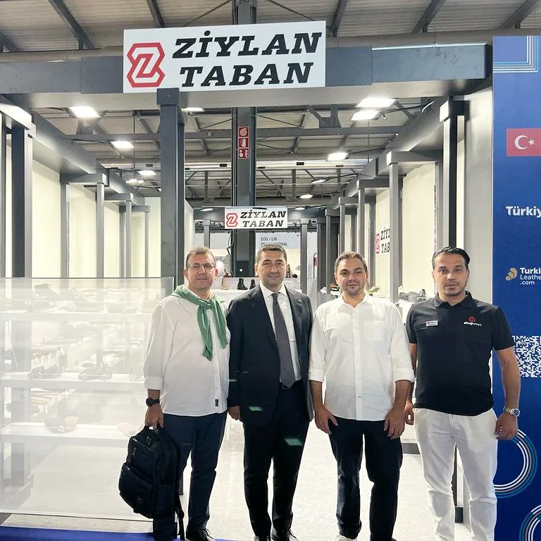aysadorg's tweet photo. AYSAD Yönetim Kurulu Başkanı Sait Salıcı, Yönetim Kurulu Üyeleri ve Artkim Fuarcılık CEO'su Cengiz Yaman, LINEAPELLE Fuarı ve SIMAC TANNING TECH Fuarı’na katılan sektör temsilcilerini ziyaret ederek başarılar diledi.
#lineapellefair #simactanningtech #trend #leather #shoes https://t.co/ceJDAaOmdU