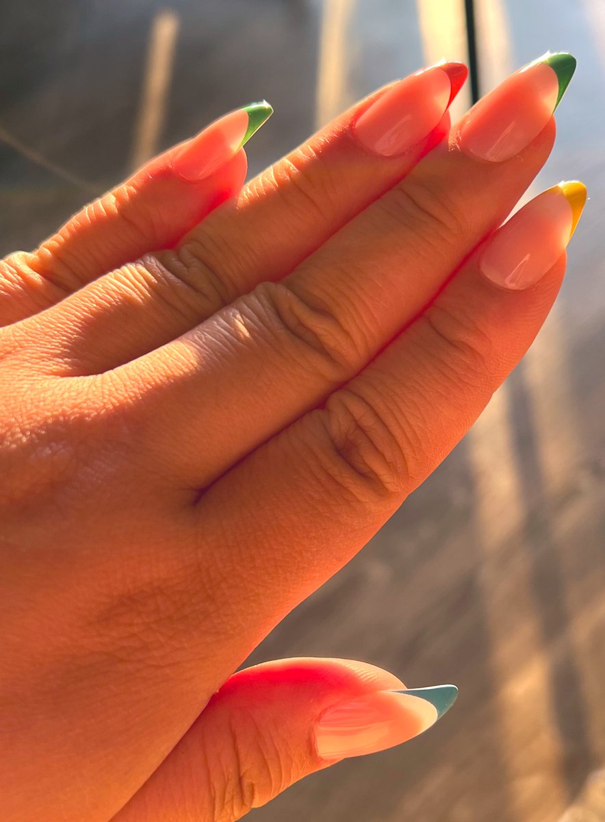 twyptophan's tweet image. Most people: gets (gel) nails and want them to stay on for as long as humanly possible 
Me: desperately trying to take them off after not even after a week and amazed at the staying power these press-on #paintlab nails have despite soaking them every day