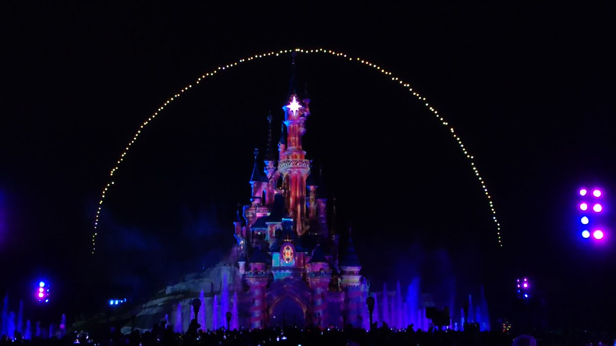 TeamCastagnet's tweet photo. Disneyland Paris 30.
DISNEY D-LIGHT Show.
@DisneylandParis
#DisneyDLight #ShowNocturne #30ansDisneylandParis #30ansdeMagie #DisneylandParis2022 #DisneylandParis30thAnniversary #DisneylandParis #Disney #DLP30 #DisneylandParis30 #DisneyParks #UnMondeQuiSIllumine (#Photo) (#Picture) https://t.co/9Yzcft9YvD