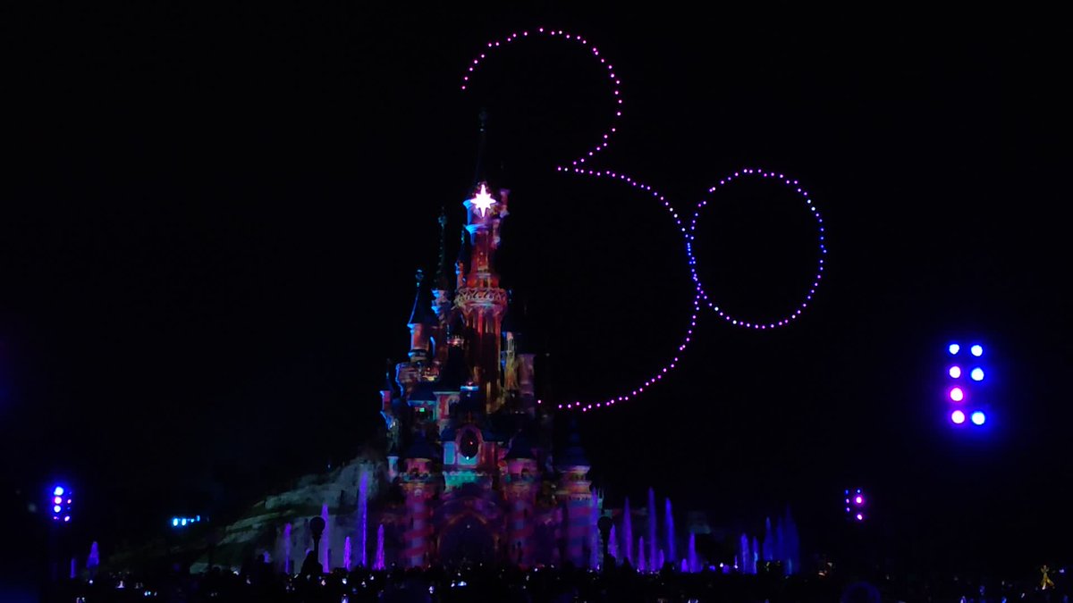 TeamCastagnet's tweet photo. Disneyland Paris 30.
DISNEY D-LIGHT Show.
@DisneylandParis
#DisneyDLight #ShowNocturne #30ansDisneylandParis #30ansdeMagie #DisneylandParis2022 #DisneylandParis30thAnniversary #DisneylandParis #Disney #DLP30 #DisneylandParis30 #DisneyParks #UnMondeQuiSIllumine (#Photo) (#Picture) https://t.co/9Yzcft9YvD
