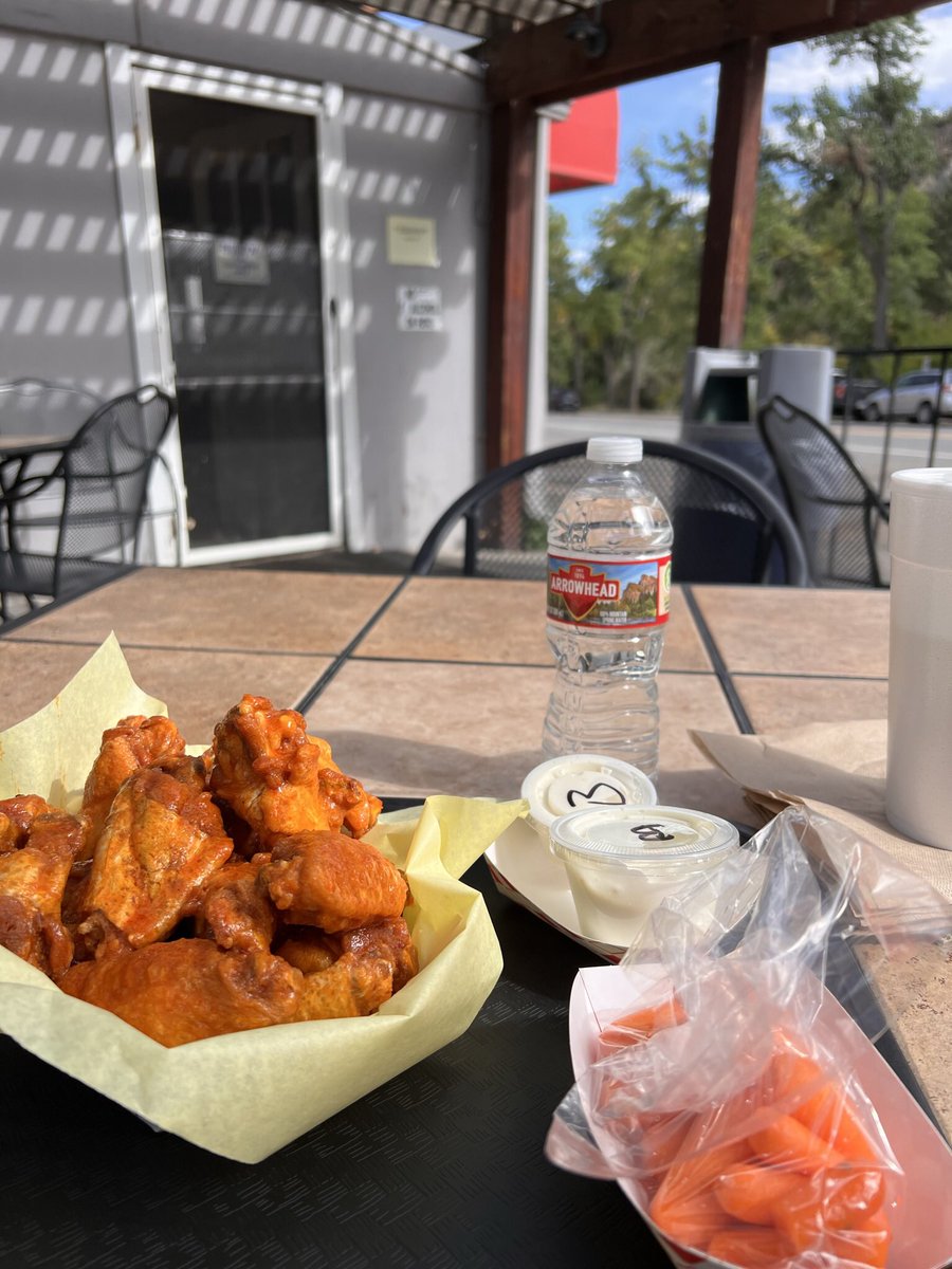 noumenalmind's tweet photo. Here’s a few favorite bites from Golden/Morrison, CO.
Cafe 13, Willy’s Wings, Woody’s Woodfire Pizza. Intermittent fasting resumes tomorrow. #goldencolorado #morrisoncolorado #goodeats https://t.co/WbGqQyCZwr