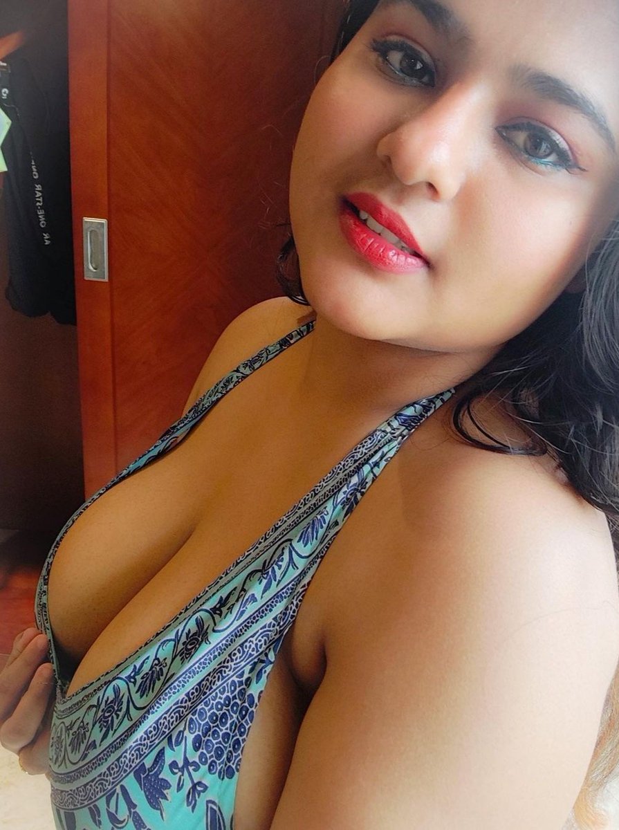 Don’t peeping my cleavage🙈