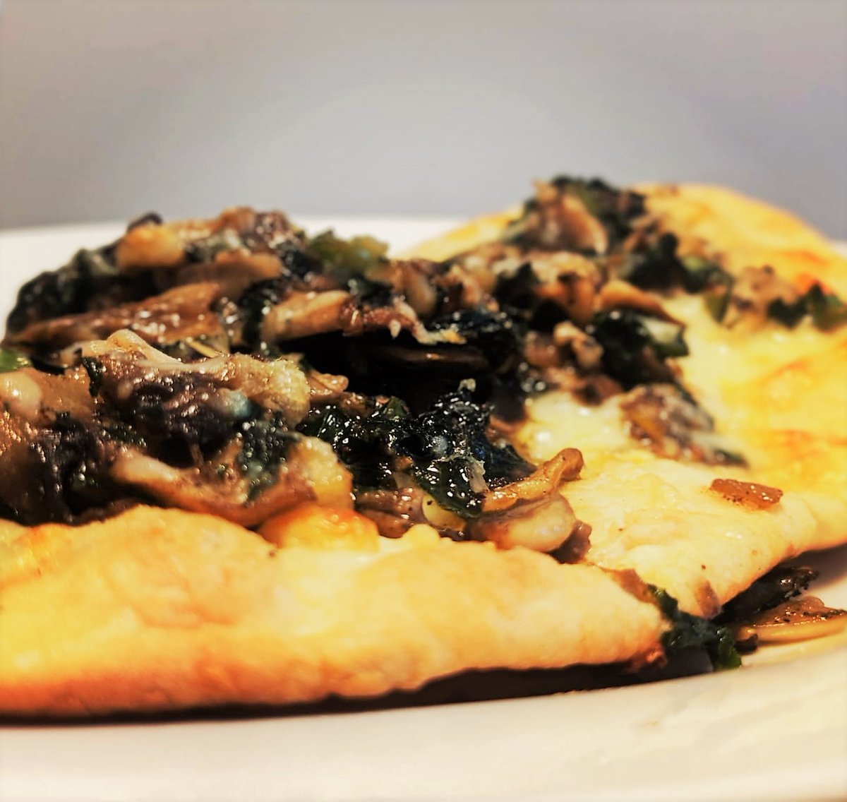 baldandbeeriful's tweet photo. Spent the afternoon diving into the concept of decoction mashing #decoctionimprovesprettymucheverythingincludinglifeexpectancy
An excellent summary by @evanrail

A beautiful experience @godspeedbeer 🍻
Food pairing — mushroom-kale flatbread
https://t.co/0azuT1bsUg https://t.co/5XSO1oSc9a