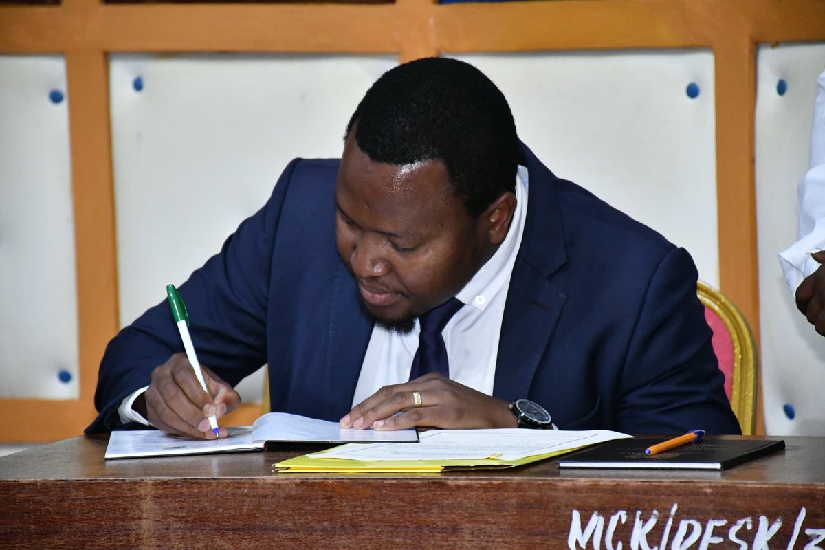 KituiAssembly's tweet image. CHANGE OF GUARD AT THE HELM OF THE COUNTY ASSEMBLY.
Hon. Kelvin Kinengo Katisya has been elected as the Speaker of the Third County Assembly of Kitui. Hon. Speaker Kinengo garnered fifty-one (51) votes against Hon. George Mutua Ndotto who garnered six (6) votes.