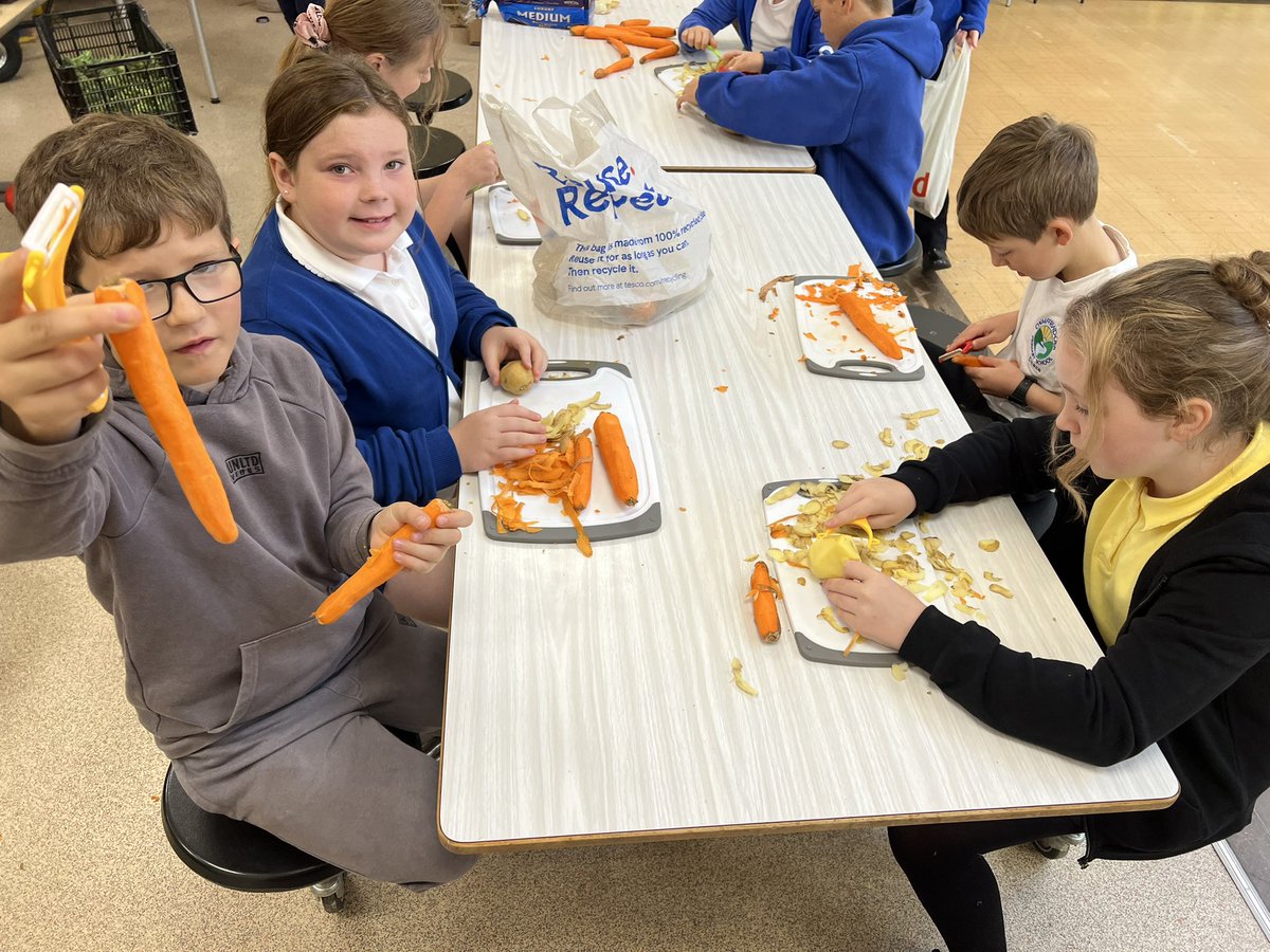 MrsTHowells tweet media