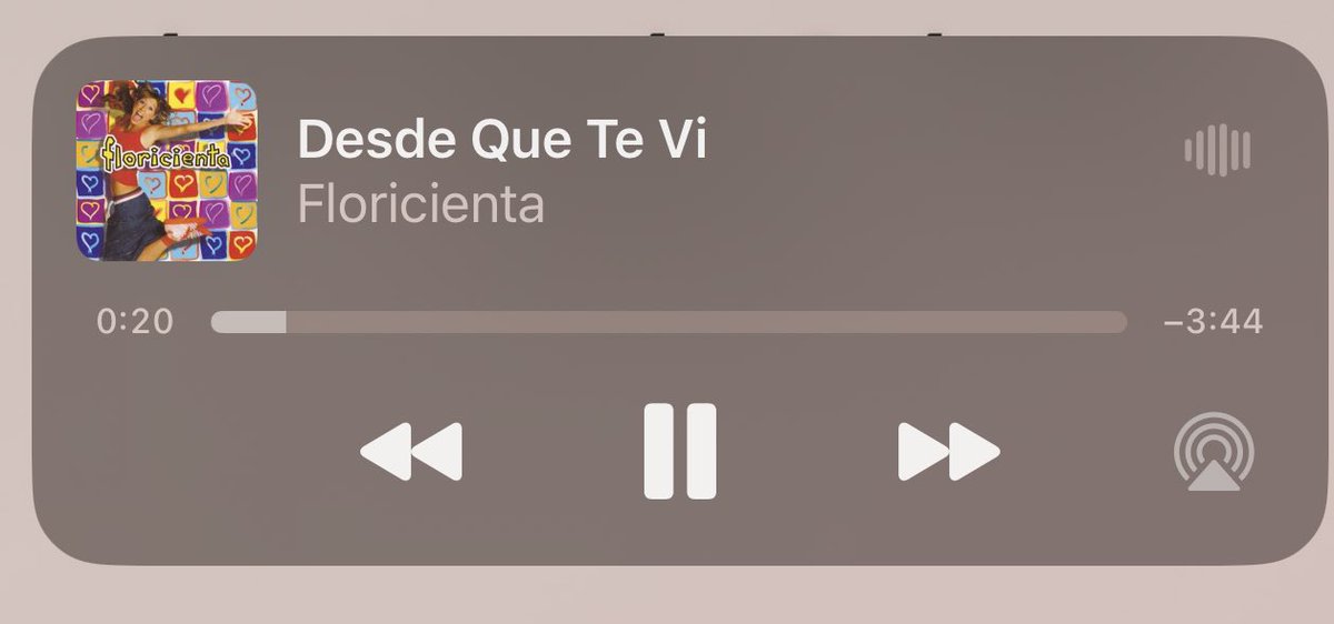 susanavilchez's tweet photo. Un dia escuchamos bad bunny y al otro floricienta https://t.co/oo3ybqpKMt