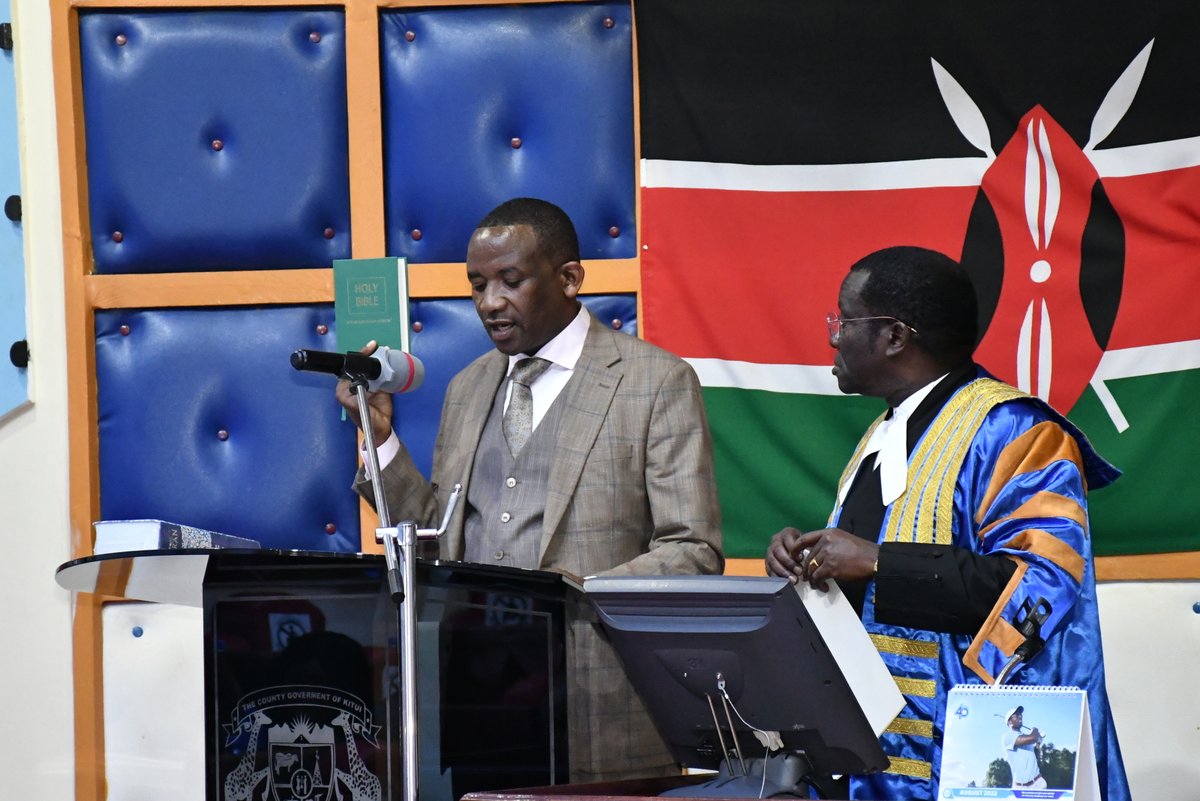 KituiAssembly's tweet image. Members of the County Assembly take Oath of Office
Members of the Third County Assembly have this morning taken oath of office in an event presided over by the Clerk of the Assembly Mr. Elijah Mutambuki in accordance with the County Assembly of Kitui Standing orders.