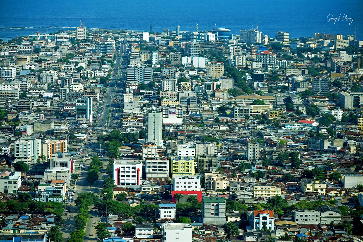 JoeAhissou's tweet photo. La photo de Cotonou qui fait polémique!

https://t.co/3I8Ck0AggX

#photodujour
#Cotonou 
#aerial 
#Benin 
#BrandingAfrica 
#plongée 
#africancities https://t.co/Wccz209pNm