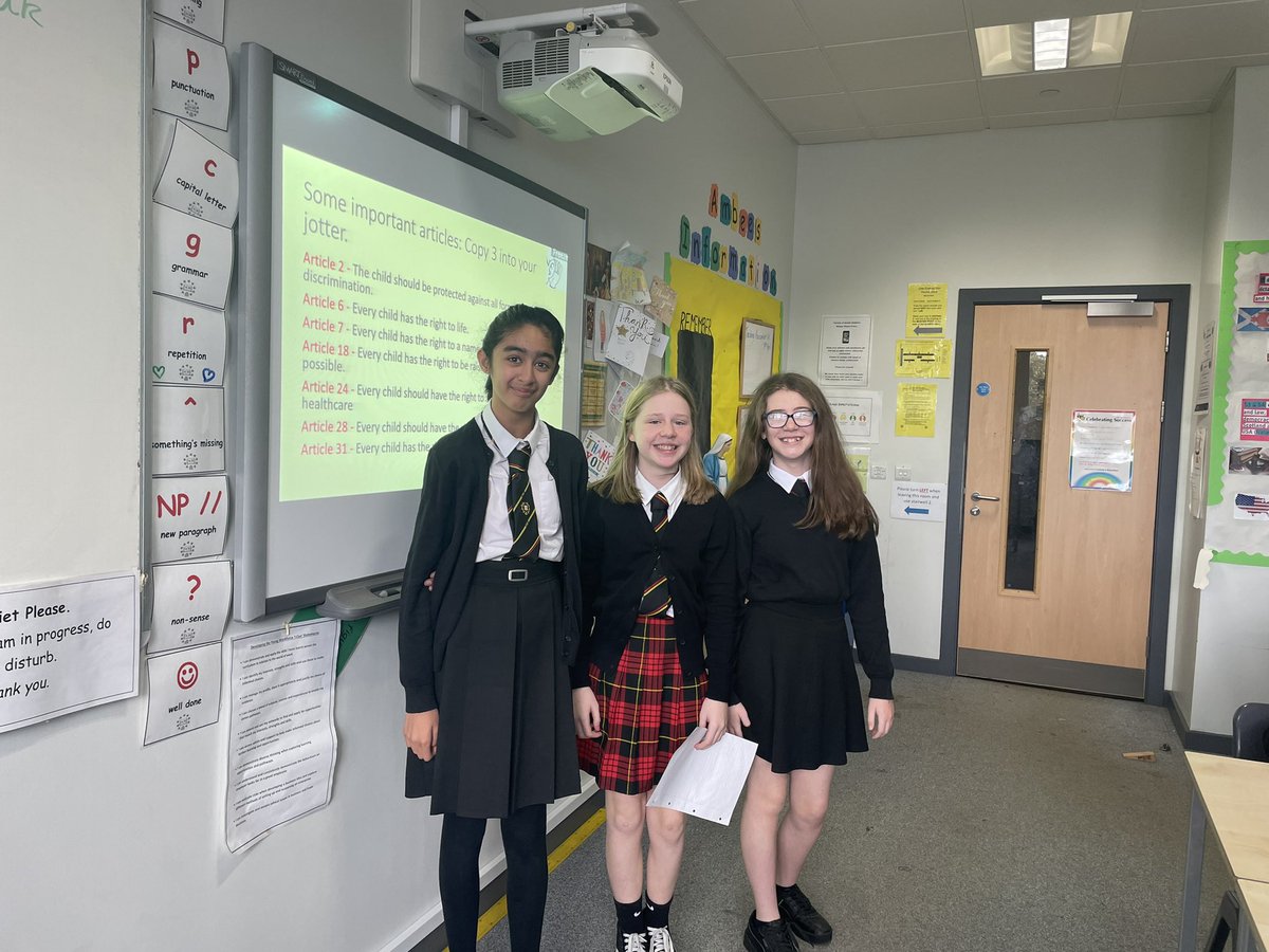 1T3 today took to the stage (front of the class) to perform their raps and poems about the UNDHR. We had excellent performances including dances, beats and even a microphone😂👌 well done team 🐝