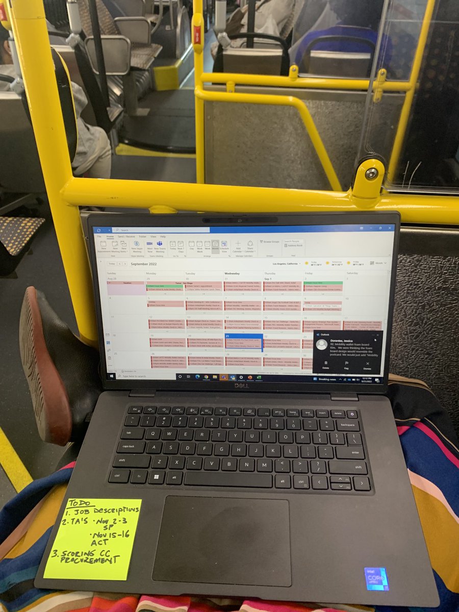 TransitCake's tweet image. Remote working w/ free WiFi on the 4 ⁦@metrolosangeles⁩ bus.