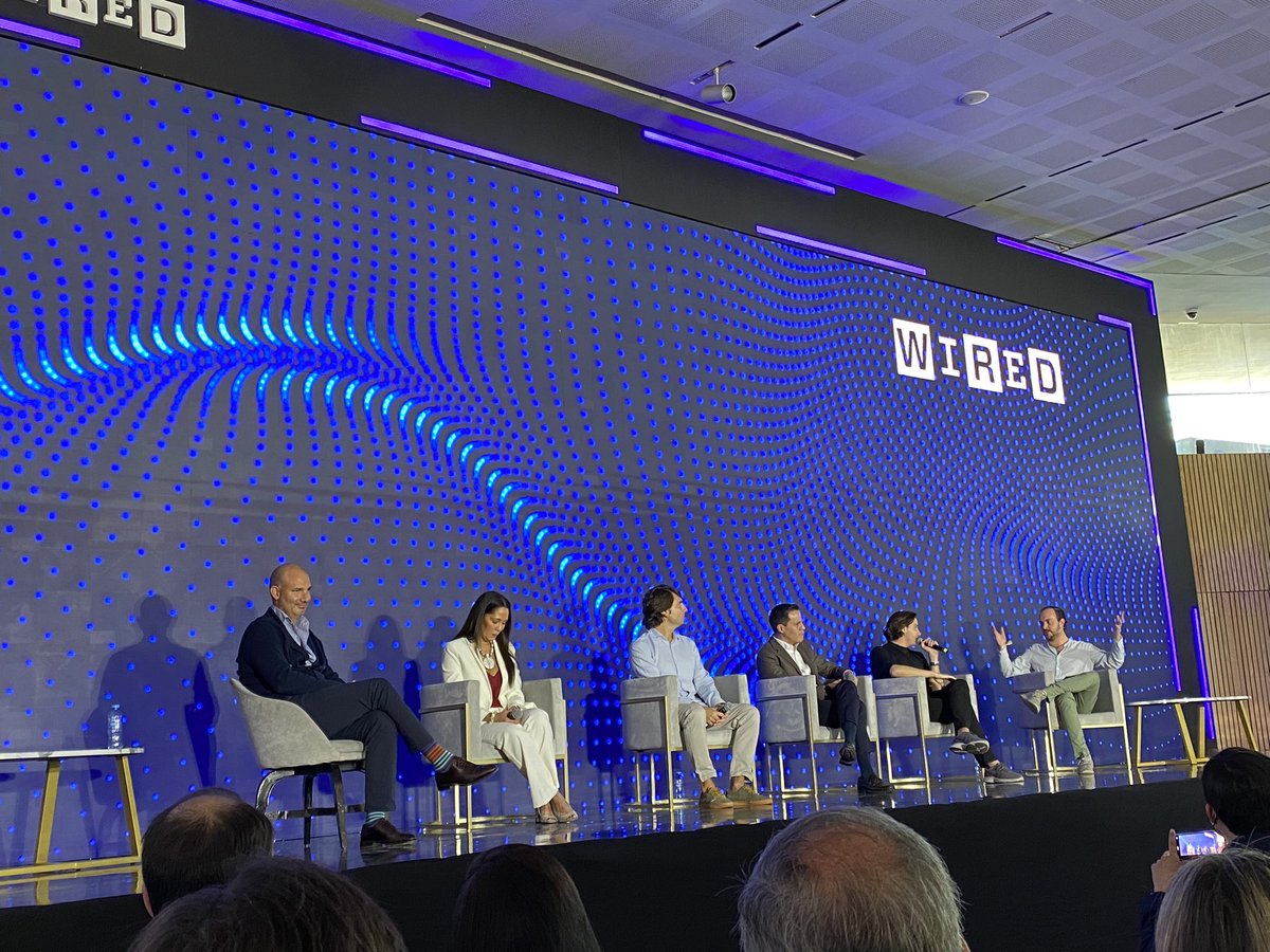 “Las instituciones médicas no están hechas para el paciente. Están hechas para las aseguradoras, los administradores. La #malpractice es la tercera causa de muerte en EEUU, por encima del #Alzheimer “ <a href="/JulianRiosCantu/">Julian Rios Cantu</a> en #WiredSummit .