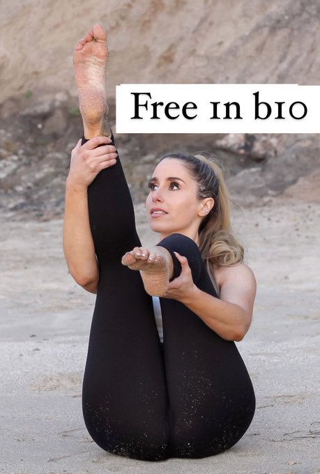 It’s free today ?
#yogagirl #feet #soles #leggings https://t.co/3KCyS39H9u
