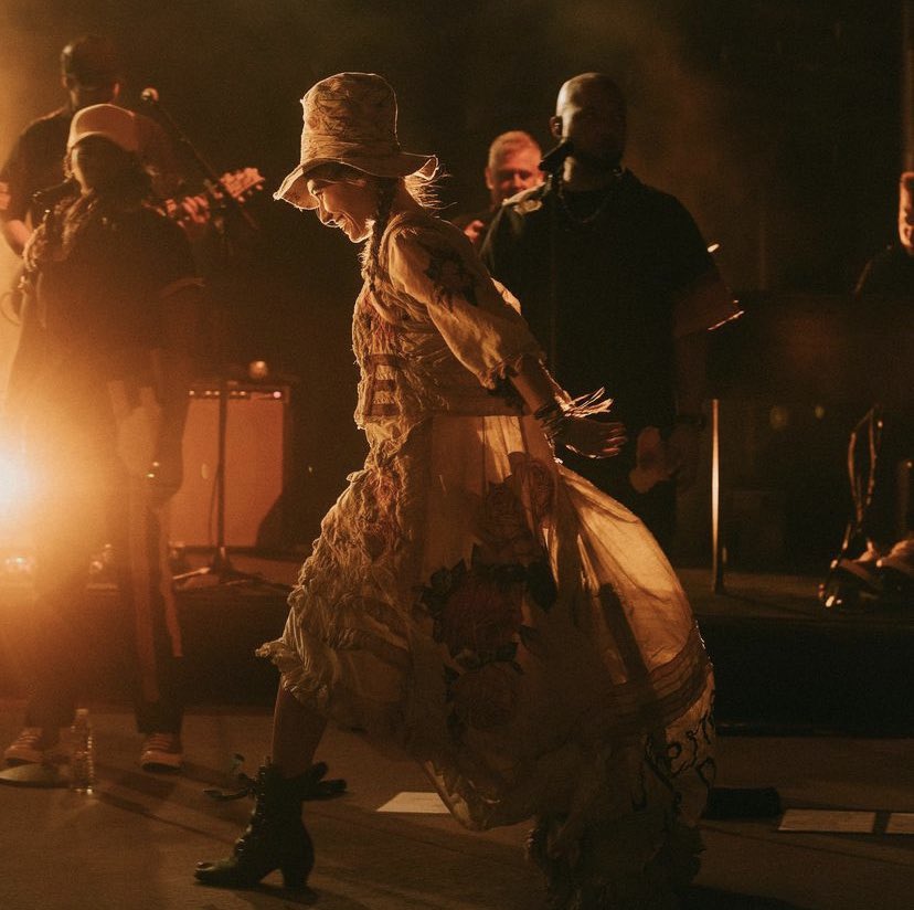 Lauren_Daigle's tweet photo. Red Rocks Night ☝🏻 was so special!! Thanks @crowdermusic for joining in on the fun.

Counting down until tonight!! https://t.co/HcxZBjKXfD