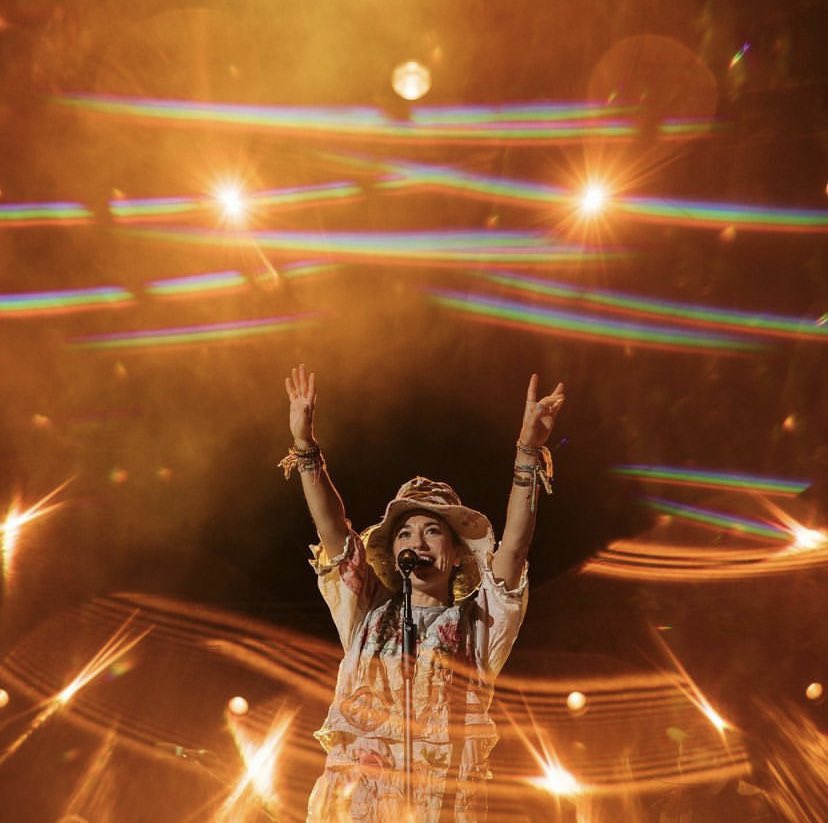 Lauren_Daigle's tweet photo. Red Rocks Night ☝🏻 was so special!! Thanks @crowdermusic for joining in on the fun.

Counting down until tonight!! https://t.co/HcxZBjKXfD