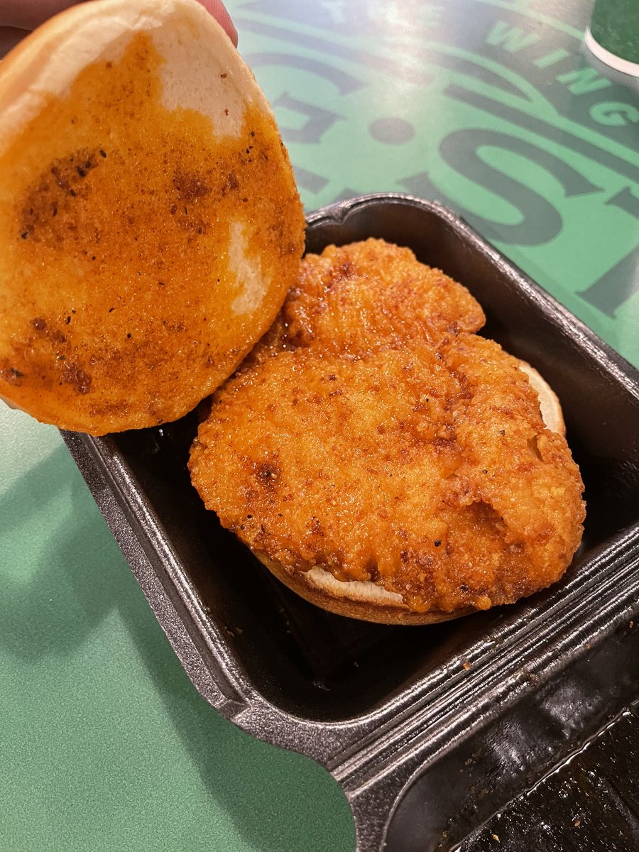 Flxmingoz's tweet photo. #fatboychronicles Part 2
Wingstop outta the chicken sandwich? Nah, Maybe for you 🤭🤭 https://t.co/h6SOavvVLI