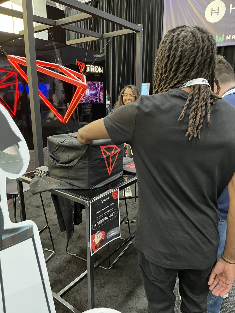 trondao's tweet photo. We heard a lot of folks want some #TRON #SWAG? Well, you're in luck, the team will be doing a raffle! 🔥
 
Come check out our mystery box for a chance to win! 🎉
 
OR take a photo in our photo booth and receive a FREE T-shirt! 👕 https://t.co/0Bukwp6nxz