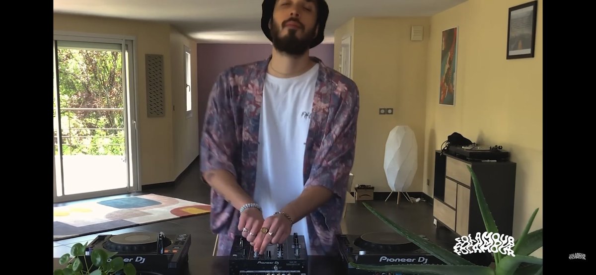 MixedChronical's tweet photo. Gotta thank @folamourbb for the good afternoon vibes today | Love To The World Session #1 https://t.co/tBTmYGKe3N #dj #mix #fulldjsets #groove #vibe #turn #positive #dance https://t.co/2Aw5Svkp8N